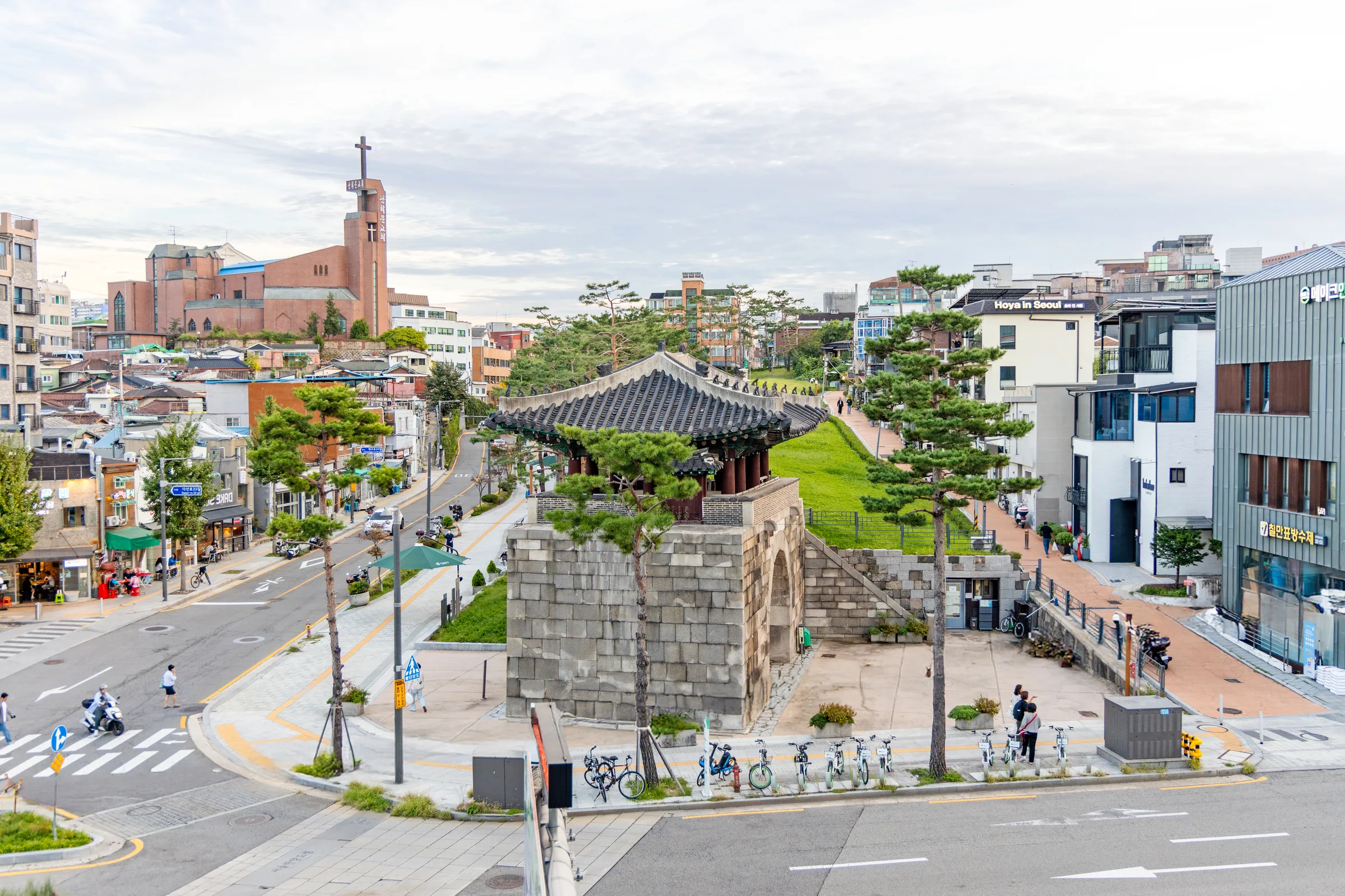 Starry House Ⅱ에서 내려다본 광희문과 주변 거리